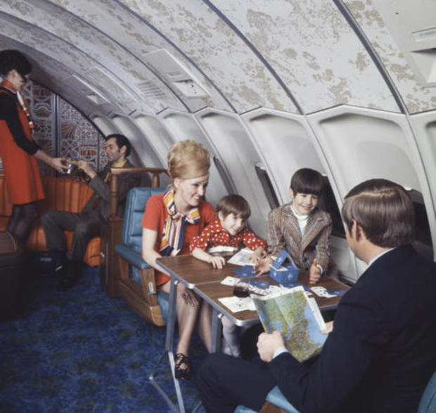 747-gallery-united-lounge-1972.jpg 