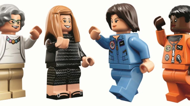 satmo-110417-lego.jpg 