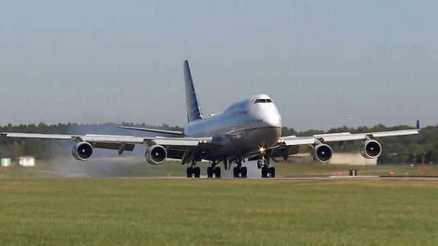 united-747-cbs-news.jpg 