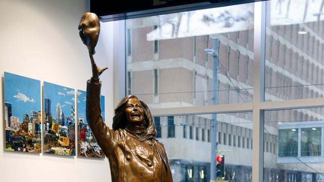 Obit Mary Tyler Moore Sculptor 