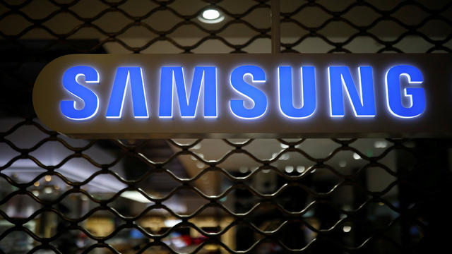 FILE PHOTO: The logo of Samsung Electronics is seen at its office building in Seoul 