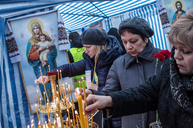 Ukrainian MPs Vote To Oust President Viktor Yanukovych 