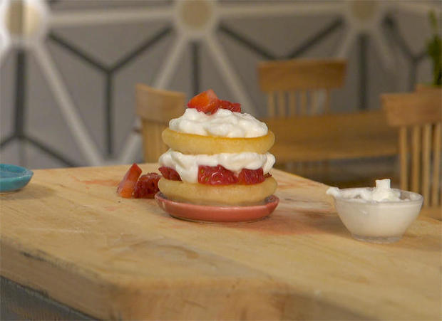 tiny-food-strawberry-shortcake.jpg 