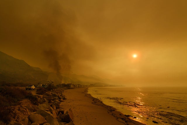 US-WEATHER-FIRES-CALIFORNIA