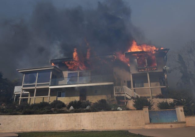 US-WEATHER-FIRES-CALIFORNIA