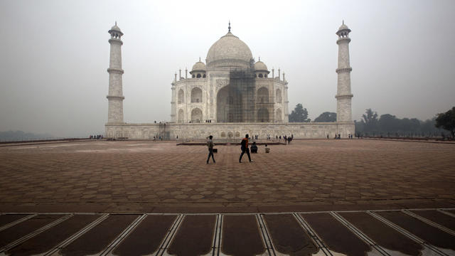 India Taj Mahal Cleaning 