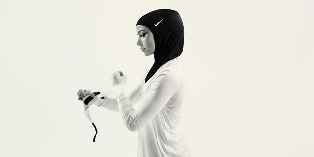 Modieus Bepalen Herkenning Nike launches its sports hijab in the US - CBS News