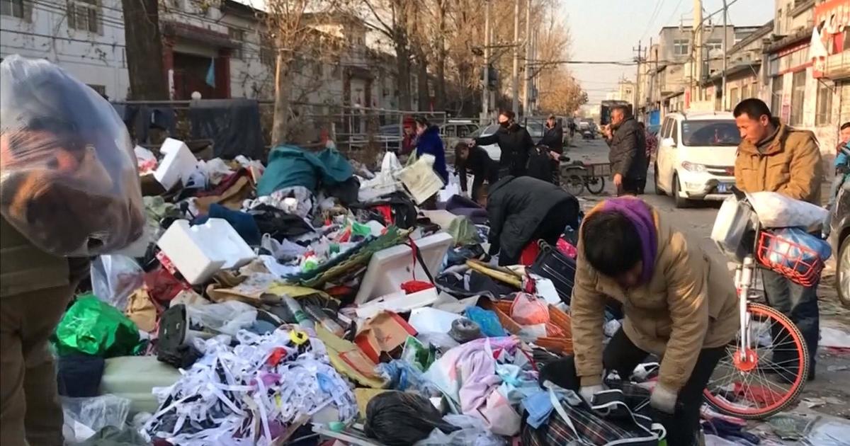 Thousands of migrant workers in Beijing forced from homes - CBS News