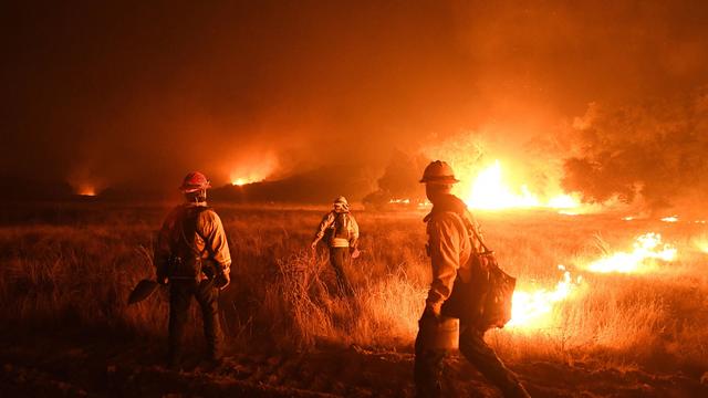 Firefighters continue to battle the Thomas fire , a wildfire near Fillmore, California 