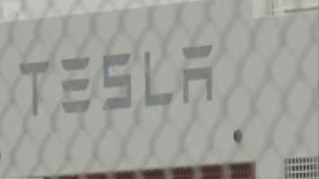 cbsn-fusion-tesla-battery-record-response-power-outages-in-australia-thumbnail-1470165-640x360.jpg 