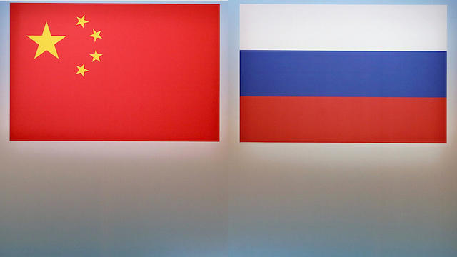 china-flag-russia-flag.jpg 