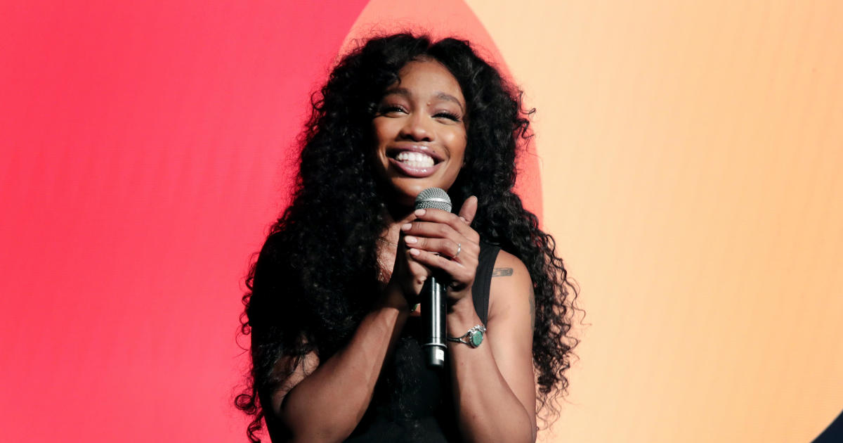 SZA with Kendrick Lamar on the red carpet for the 58th Grammy