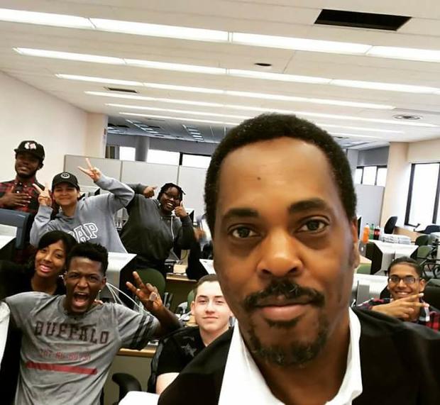 banks-with-teens-silicon-harlem-taught-at-york-college.jpg 