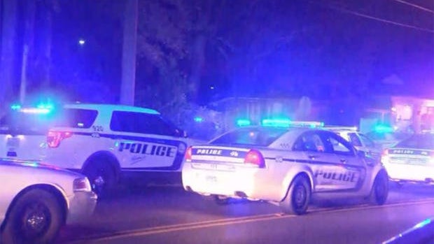 mobile-alabama-standoff-cop-shot-dead-022018.jpg 