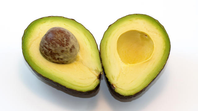 hass-avocado-halves_g1zzlwod.jpg 