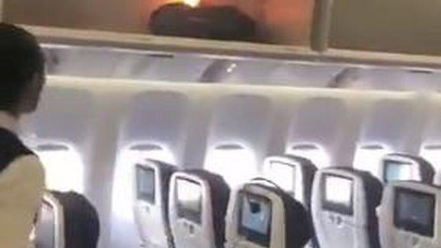 180225-twitter-cabin-fire-plane.jpg 