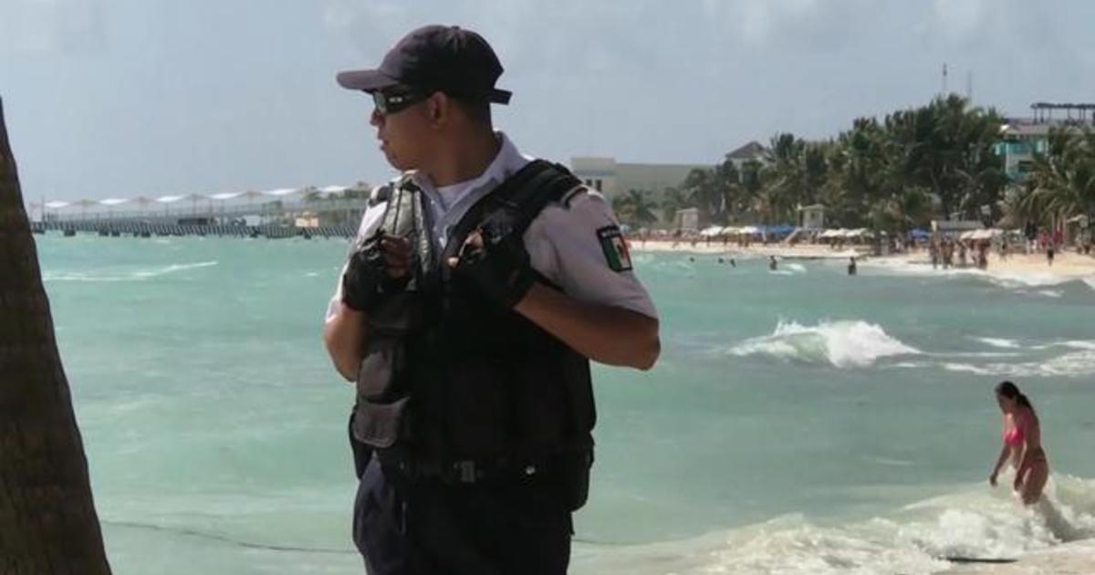 Drug cartel violence triggers security alert for Mexican resort town