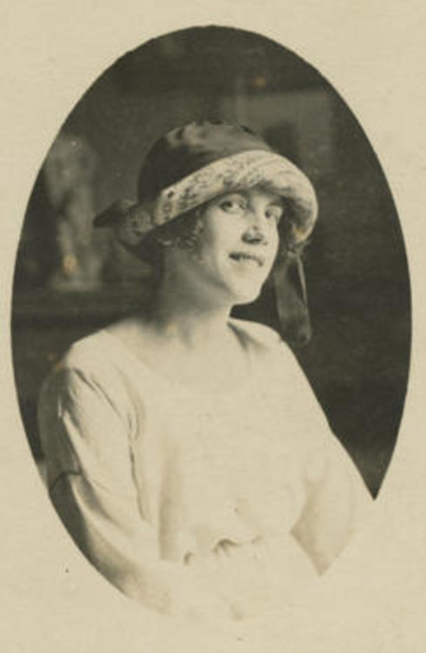 tarsila-portrait-c-1921-244.jpg 