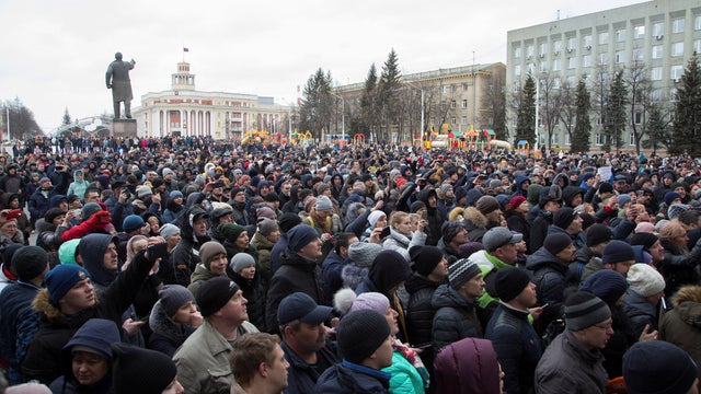 People attend a rally after the shopping mall fire, near the regional administration's building in Kemerovo 