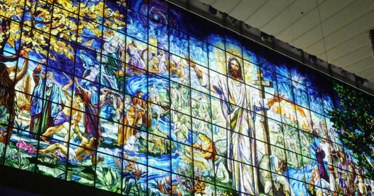 Breaking the boundaries of stained glass - CBS News