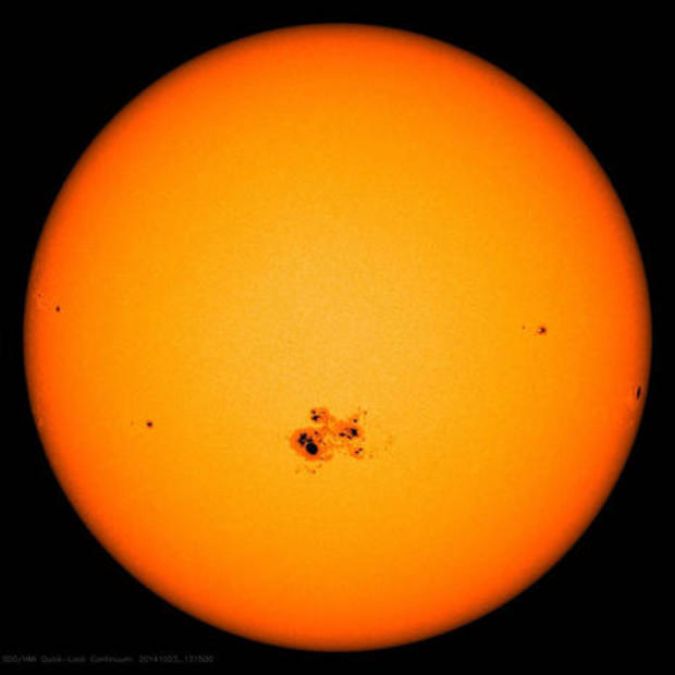 sunspots-nasa-20141023-hmiic-465.jpg 