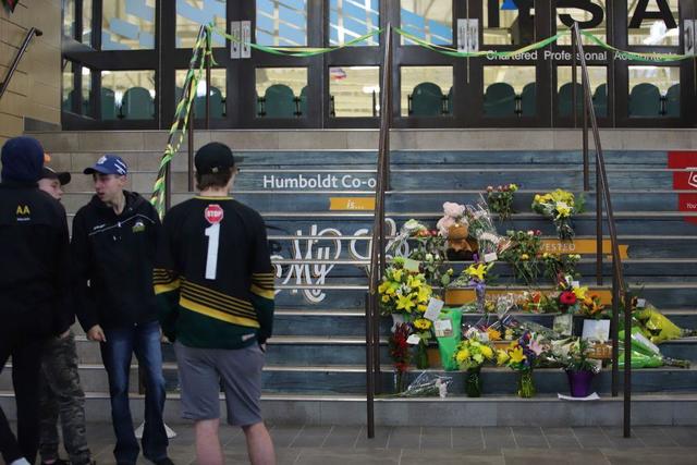 Canada crash: Country mourns Humboldt Broncos bus dead - BBC News