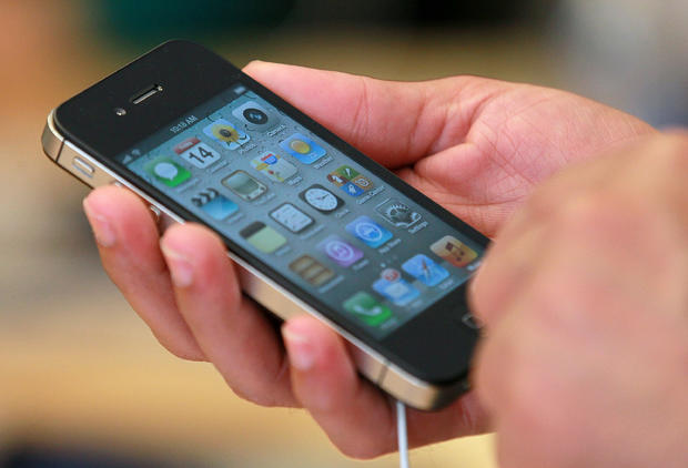 Apple\'s New iPhone 4s Goes On Sale 
