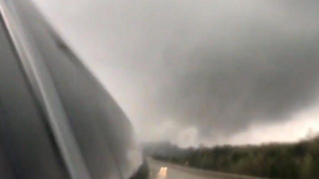 0413-tornado-vo-1545593-640x360.jpg 