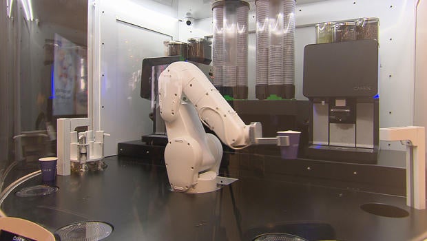 cafe-x-robotic-coffeebar-620.jpg 
