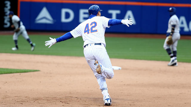Wilmer Flores Walk-Off HR Provides Hot New York Mets 4th Straight