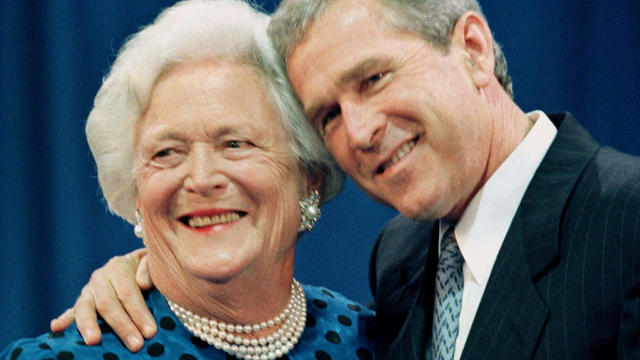 FILE PHOTO: Gov. George W. Bush gives his mother and former first lady Barbara Bush a hug after a family portrait session 