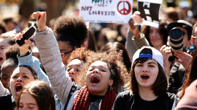 Youths take part in a national school walkout anti-gun march in Washington Square Park in the Manhattan borough of New York City April 20, 2018. 