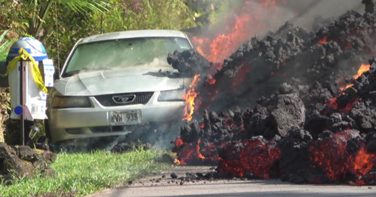 hawaii-volcano-lava-flow-torches-car-620