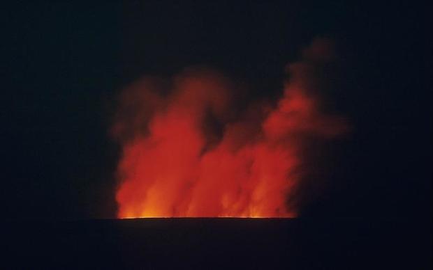 mauna-loa-erupting-at-night-1984.jpg 