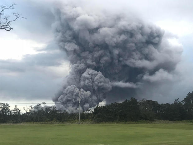 hawaii-volcano-kilauea-crater-ash-cloud-sean-gallitz-cbs-news-may-15.jpg 