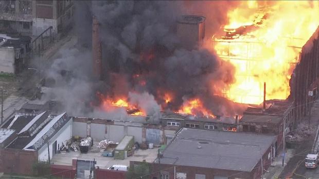 north-philly-warehouse-fire.jpg 