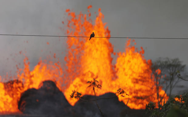Kilauea volcano fissure erupts on Hawaii's Big Island 