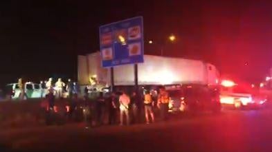 texas-immigrants-tractor-trailer.jpg 
