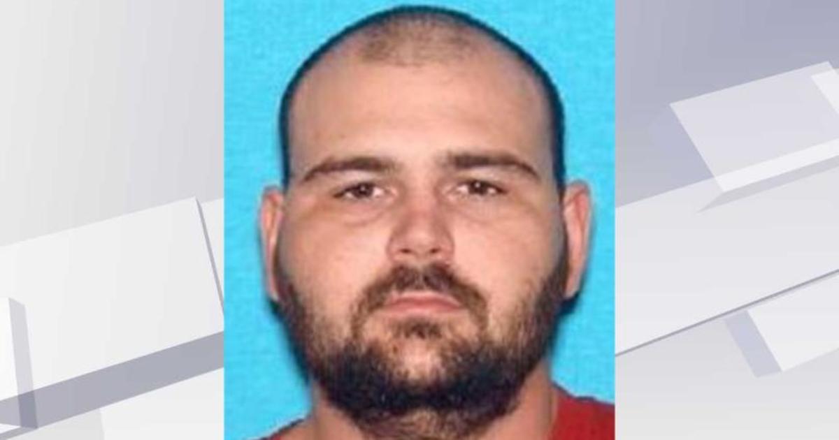 Manhunt Intensifies For Steven Wiggins Armed And Dangerous Suspect In Tennessee Deputys 6841