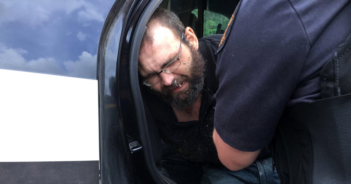 Live now Steven Wiggins caught days after Dickson County sheriff's Sgt