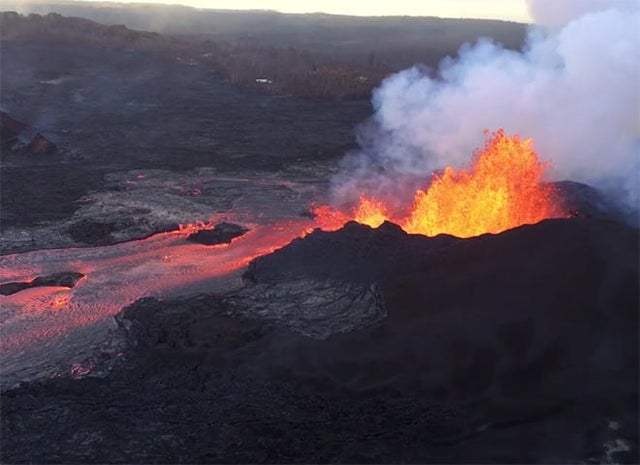 fissure-8-eruption-usgs-video-june-6-660.jpg 