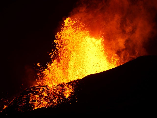 hawaii-volcano-usgs-2203.jpg 