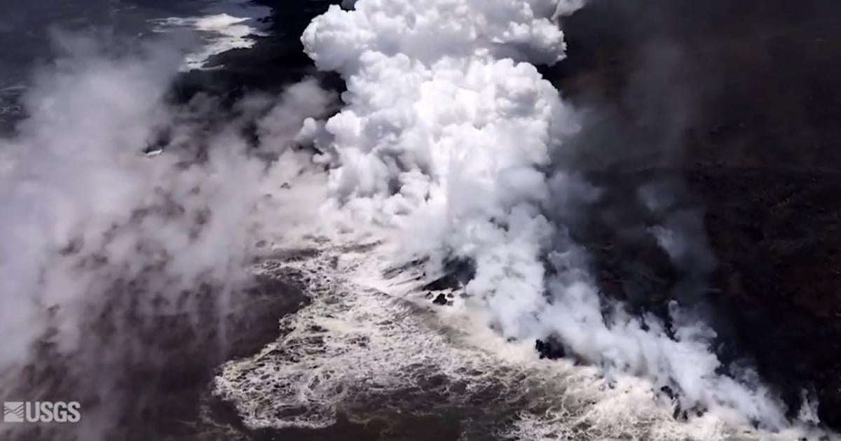 Hawaii volcano eruption: Video shows explosions as Pacific Ocean waves ...