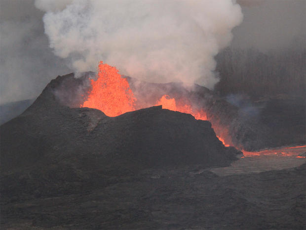hawaii-volcano-fissure-8-lava-fountain-usgs-june-15.jpg 