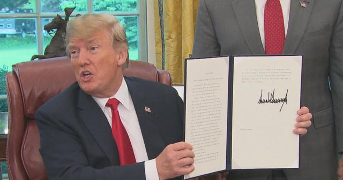 Trump signs executive order to end family separations - CBS News