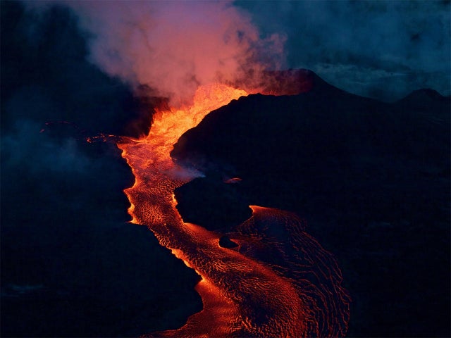 hawaii-volcano-fissure-8-usgs-june-28.jpg 