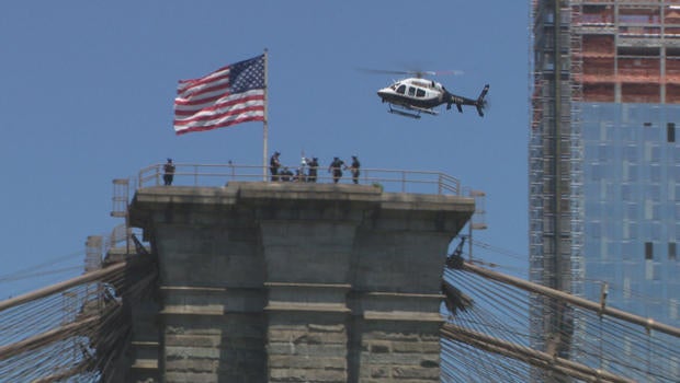 nypd-esu-scaling-brooklyn-bridge-b-620.jpg 