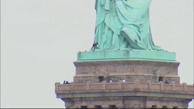 statue-of-liberty-protestors.jpg 