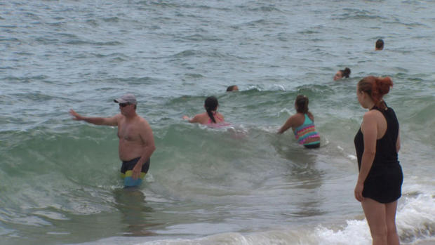 Hampton-Beach-swimmers-waves 