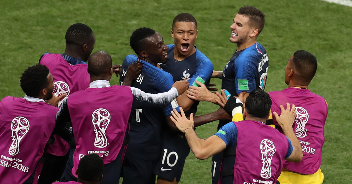 2018 World Cup final: France defeats Croatia 4-2 to capture title; Pussy Riot claims on-field protest - CBS News